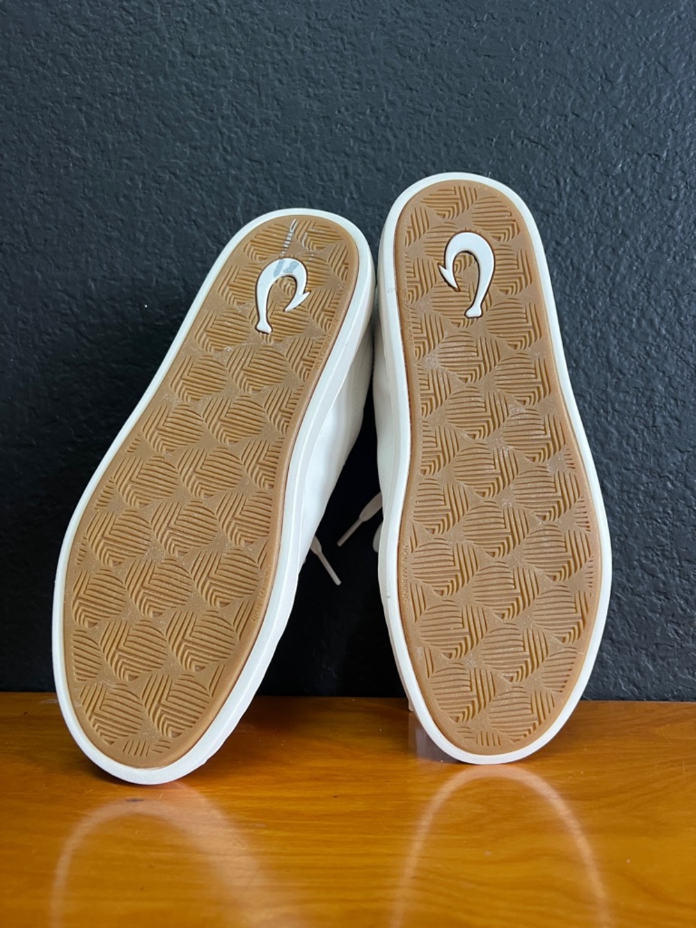 OLUKAI White Low-Top Sneakers - Picture 3 of 6